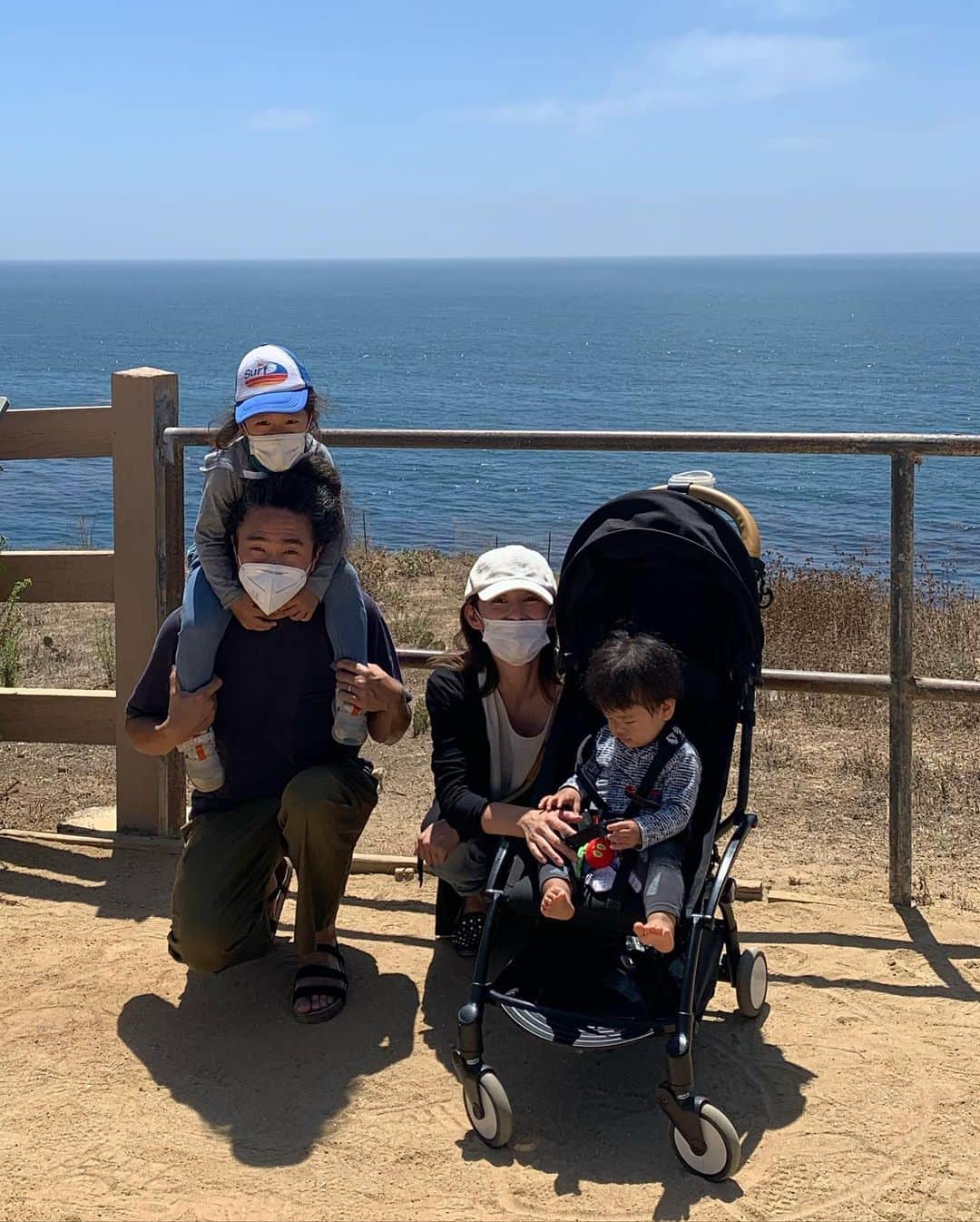 Jaeyoon Choiさんのインスタグラム写真 - (Jaeyoon ChoiInstagram)「🙋🏻‍♂️🙋🏻‍♀️👦🏻👶🏻」8月15日 13時11分 - jaeyoonc