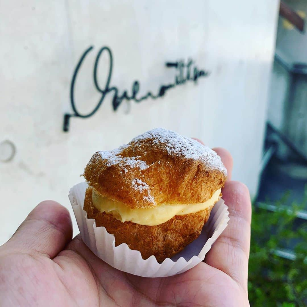 氏原ワタルさんのインスタグラム写真 - (氏原ワタルInstagram)「噂の即完シュークリーム。ギリギリで食えた。クリームがあっさりかつ奥深く後引く甘さで凄美味🤘  #武蔵小金井 #オーブンミトン」8月15日 13時14分 - wataru_ujihara