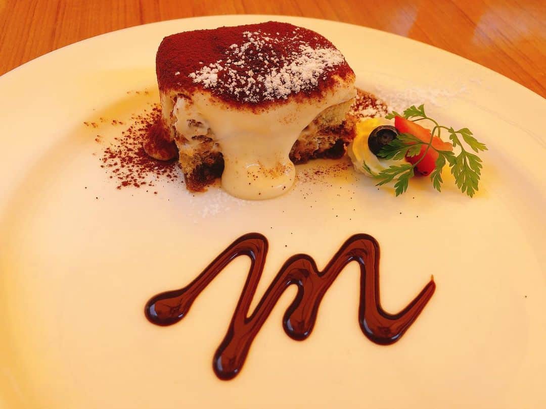 中恵光城のインスタグラム：「おしゃんティラミス美味しかった☺️💕」