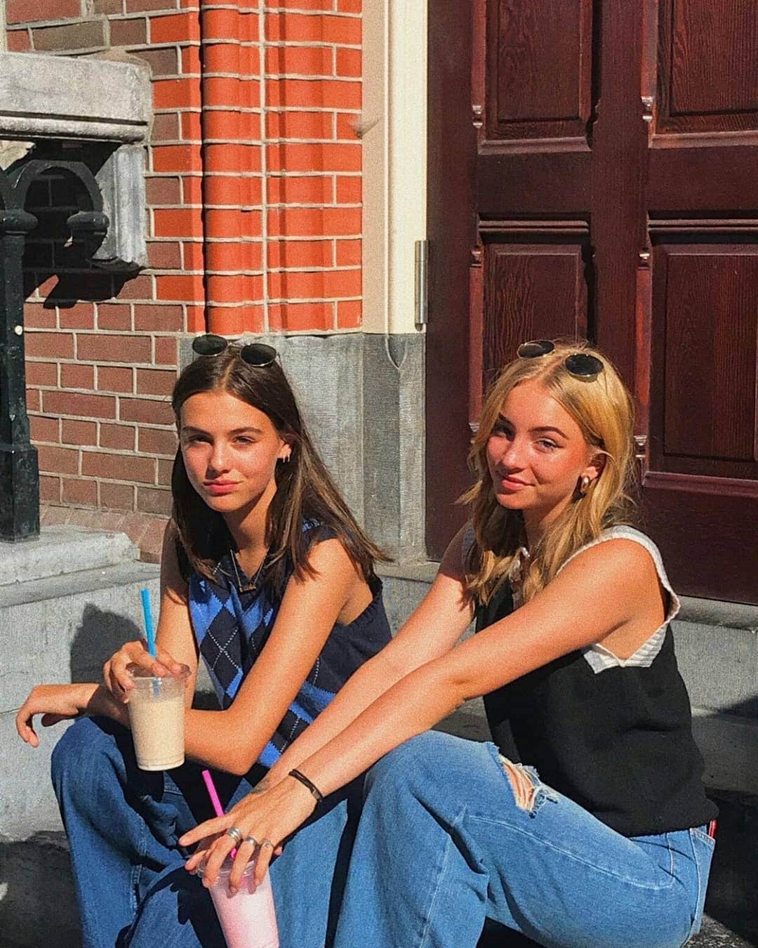 Subduedさんのインスタグラム写真 - (SubduedInstagram)「Out & about with @pippapiett & @katie_hf 💞 #subdued #subduedgirls」8月15日 19時09分 - subdued
