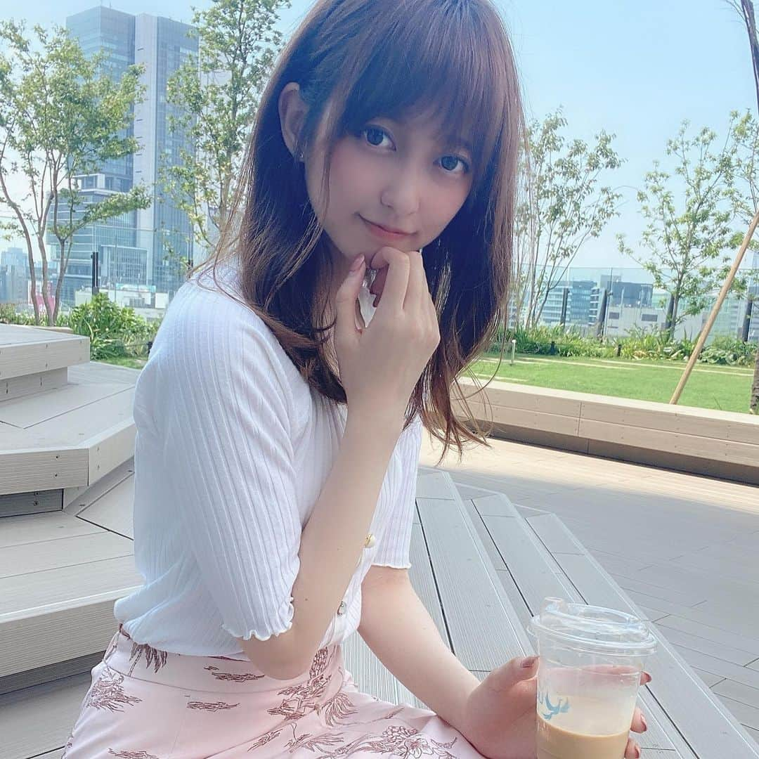 佐々木舞音のインスタグラム：「. 暑くてなかなかおうちから出られない🥺💦 . 最近コールスローにハマってる❣️ . トップスもスカートも @proportionbodydressing」