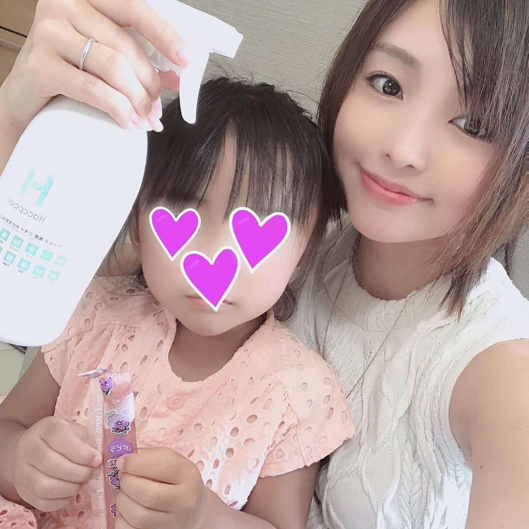のインスタグラム：「今日も暑すぎた☀️💦﻿ 娘とパシャリ📷💕﻿ ﻿ 最近使ってる、﻿ 人やペットにも優しく消臭・除菌できるハッセパー水⭐️﻿ ﻿ 次亜塩素酸水の中でも、保存期間が長く、製造出荷時に濃度及び㏗などラベルにて表示されているので、安心して使ってる❤️﻿ ﻿ シャワーと、噴射と1本で2役こなすので便利🌼﻿ もちろん、✖︎に合わせるとでないです♪﻿ ﻿ ホームページ✔️﻿ https://www.s-c-k.co.jp/contents/category/haccpper/﻿ ﻿ ﻿ #次亜塩素酸水 #除菌消臭 #人に優しい #ペット消臭 #ウイルス対策 #家庭菜園 #トイレ #キッチン除菌 #消臭スプレー #消臭 #除菌スプレー #除菌 #除菌グッズ #子育てママ #子育てママと繋がりたい #ママ #子育て #夏休み #おうち時間 #女の子ママ #男の子ママ」