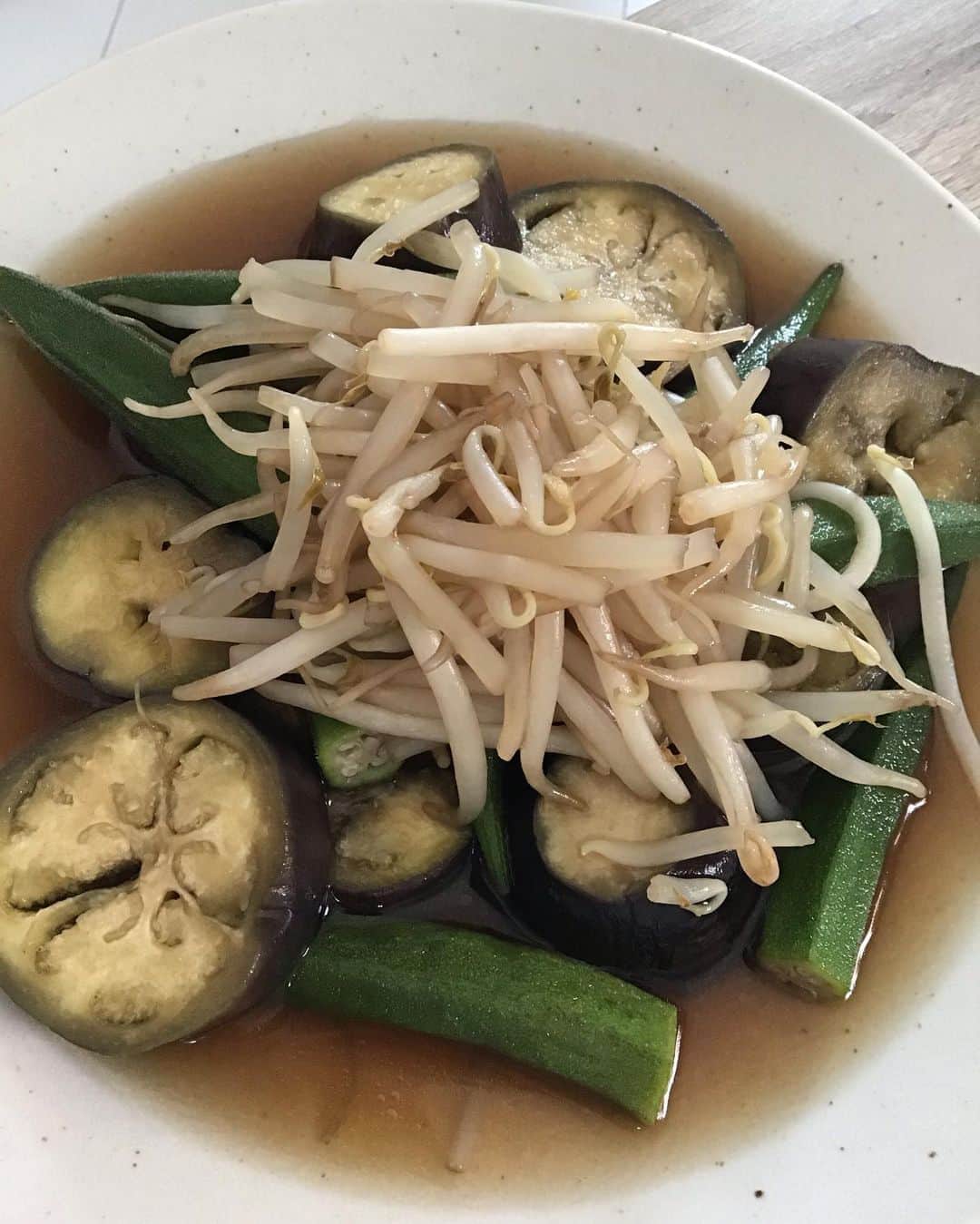 越中睦士さんのインスタグラム写真 - (越中睦士Instagram)「茄子とオクラの煮出し もやし添え作った。  #茄子料理」8月15日 14時09分 - makotokoshinaka