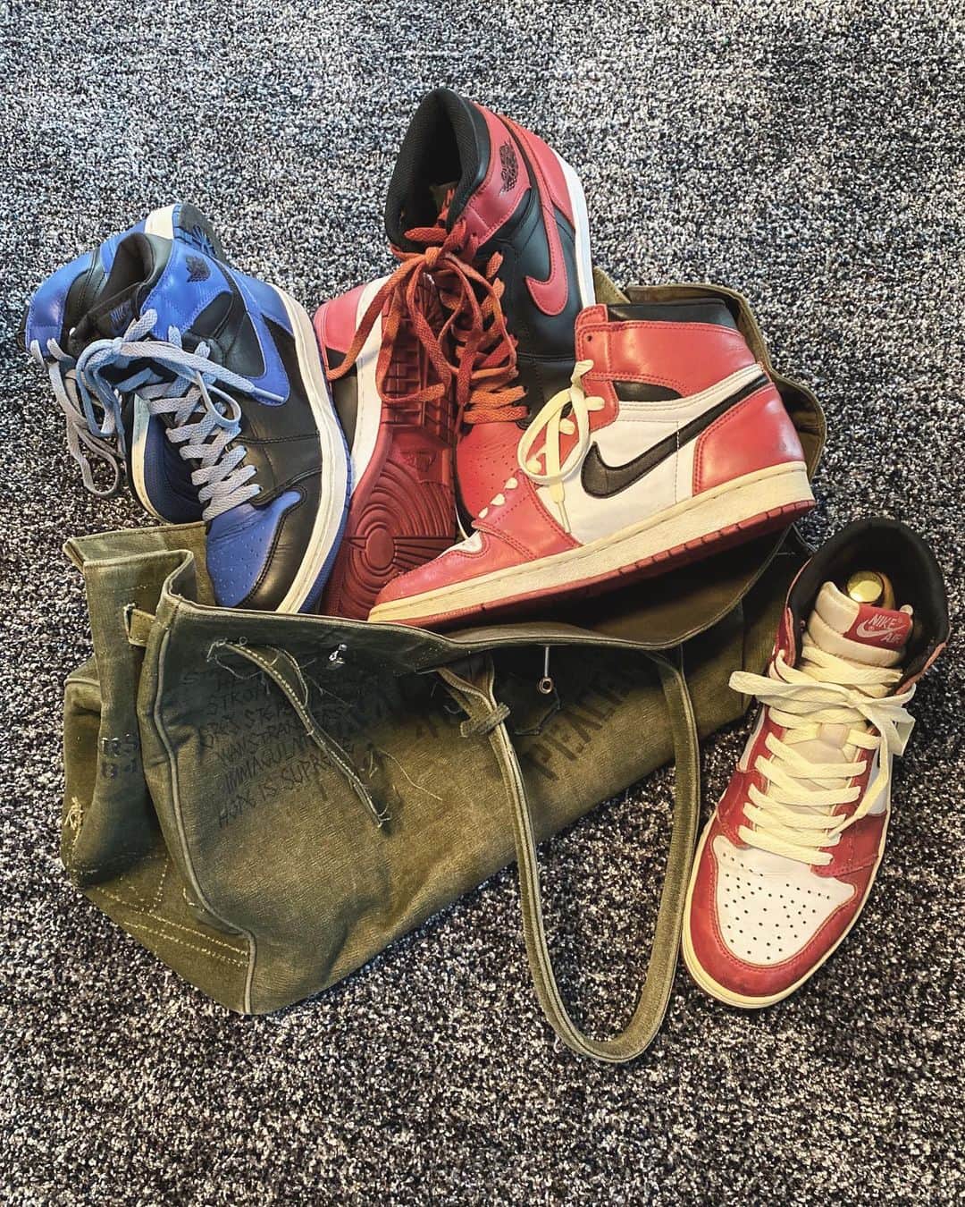 小川哲史のインスタグラム：「AJ1  #airjordan1  #kicks #sneakers #readymade  #inmyjs #jumpman」
