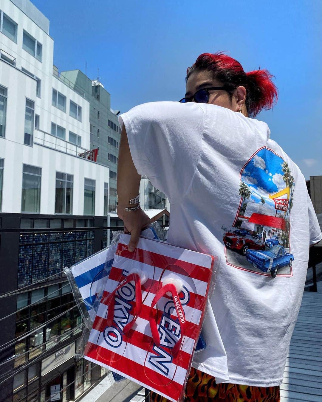 高木琢也さんのインスタグラム写真 - (高木琢也Instagram)「足痛くならないビーサンつくりました❤💙 #🌴☀️👙⛱🌻 #OCEANTOKYO #ビーチサンダル」8月15日 14時24分 - takagi_ocean