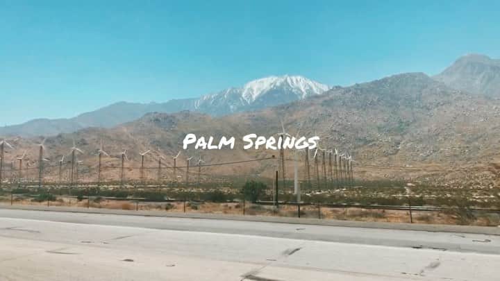 吉田沙織のインスタグラム：「Virtual travel 2020 One of my favorite places to go #palmsprings 🌴  バーチャル旅行。 私のお気に入りの場所「パームスプリングス」🌴ロサンゼルスから車で2時間半の砂漠の街〜  #パームスプリングス #travelphotography」