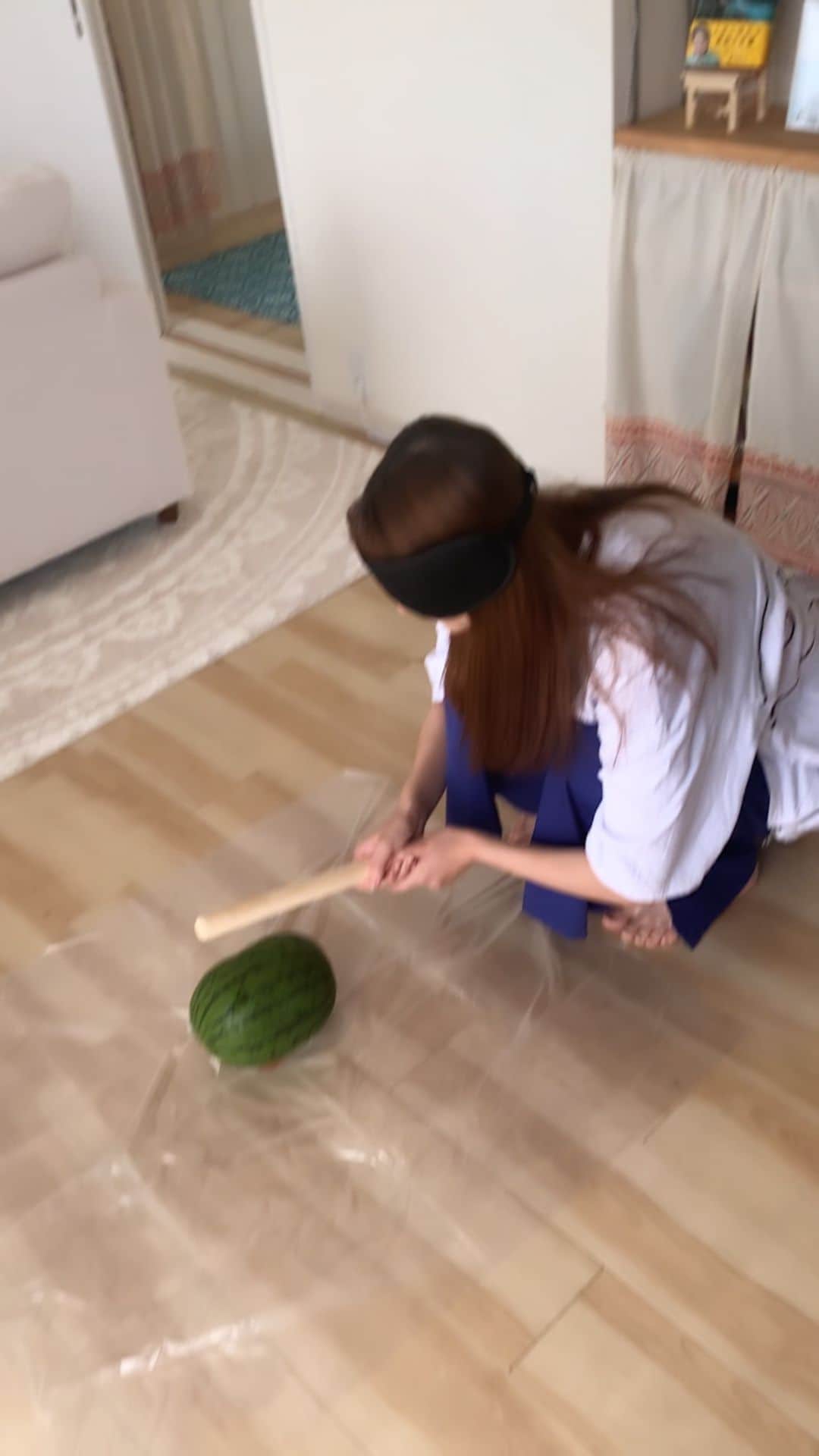 長谷川かすみのインスタグラム：「#ステイホームスイカ割り  一発目！」