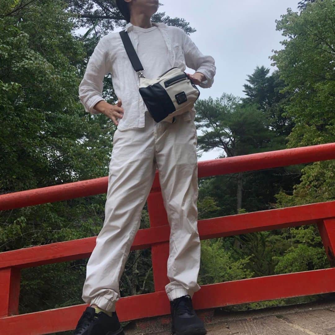 谷本貴義さんのインスタグラム写真 - (谷本貴義Instagram)「なんやろーこれらを撮影した人のカメラセンス。。。 ペンタトニック覚えたてのギター初心者の方がまだセンスある感じの勢いですが。一枚だけ奇跡的にいいのあるけど。。もうちょっといい感じに撮ってもらえなかったんでしょうか。  #一緒に探検しよう」8月15日 14時46分 - tanimoto_tak