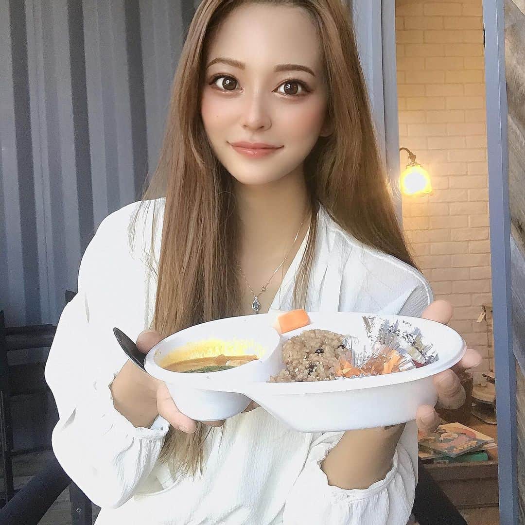 のインスタグラム：「浜松市にある @reandy_2019  さんのところで出展されてたカレー💗 おいしかったぁ〜😁 今宵も詐欺写真up😏💜 . 皆様暑いので熱中症気をつけてください🥵 . . . #加工 #詐欺　#浜松 #ご飯 #beautycam #夏 #summer #japan #japanese #japanesegirl #followme #instagood #instafashion #instalove #ランチ #カフェ #lunch #cafe #tiktok #tiktoker #tiktokjapan @b_b_j.j #ビジョビ」