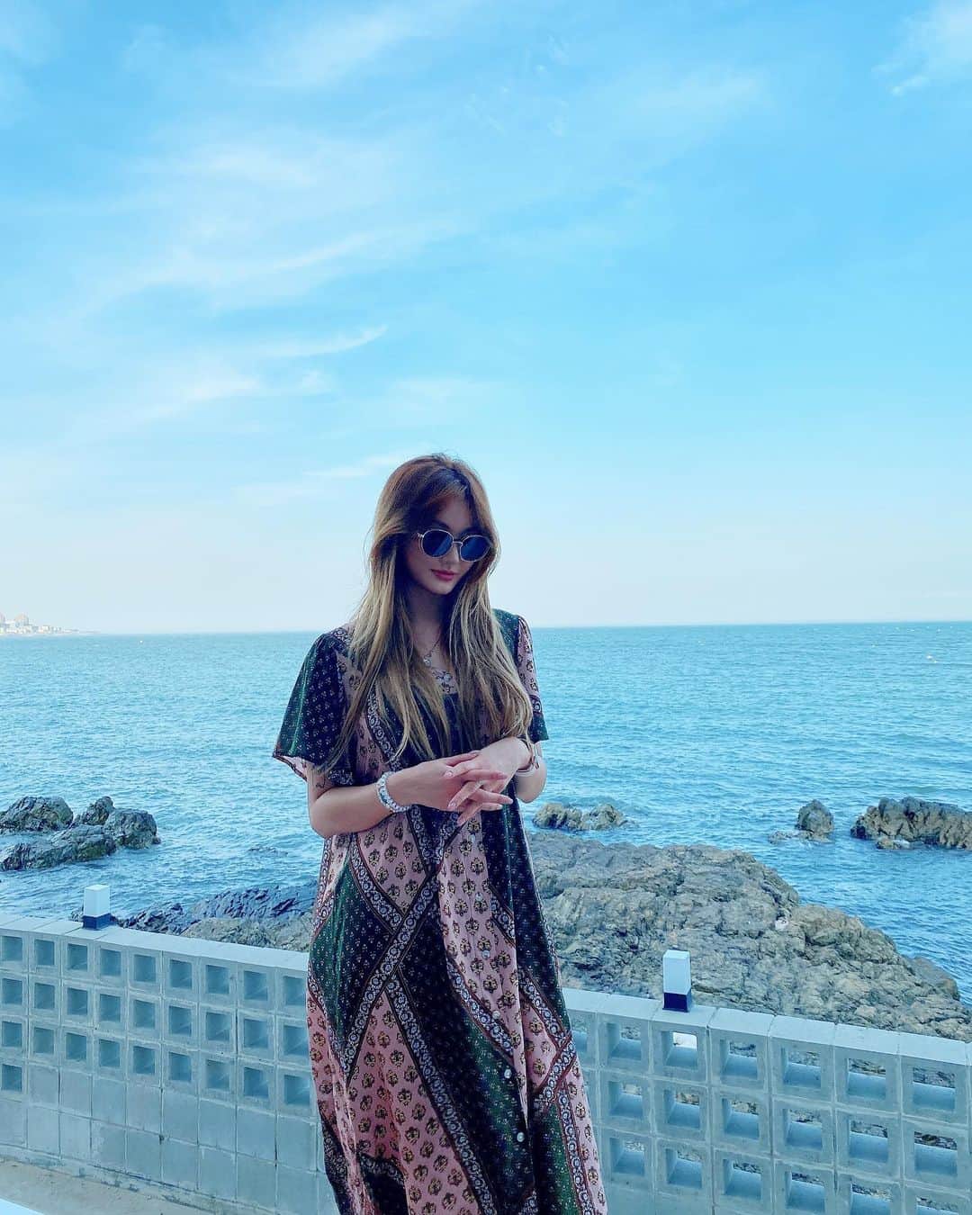 のインスタグラム：「TOO GOOD TO BE TRUE」