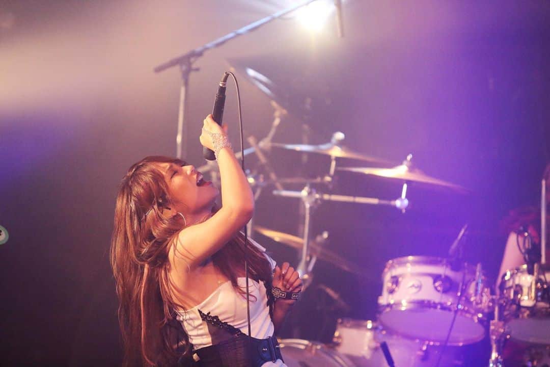 R!Nのインスタグラム：「絶対負けない。  配信ライブ、ご覧になって頂いた皆様ありがとうございました。アーカイブは18日までご覧頂けますので、まだの方も、期間内沢山見る！という方も、引き続き楽しんでいただけたらと思います！  #Aldious #ringemie #live #girls #metal #band #japan」