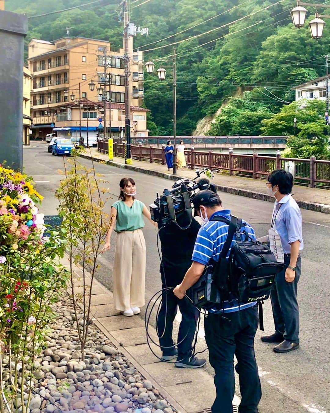 のインスタグラム：「・ こんにちは🍑 お久しぶりの投稿です . 今月10日に土湯温泉から生中継をしました！ . 紹介したのは、温泉街の復興事業に従事する「元気アップつちゆ」が新たにオープンさせた『おららのコミセ』というカフェ🦐♡なんとエビ釣りもできるんですよー！ . Nスタふくしまを見てくださった方は わかると思いますが、 私もエビ釣りに挑戦し敗北…（笑） . ぜひ皆さんも足を運んでみてください！ . 初生中継は緊張しましたが それ以上にとっても楽しかったです💪🏼 -------- #テレビユー福島#テレビ局#福島県#福島#土湯温泉#元気アップつちゆ#土湯#温泉街#復興#生中継#中継#Nスタふくしま#アナウンサー#佐藤玲奈#中継デビュー」