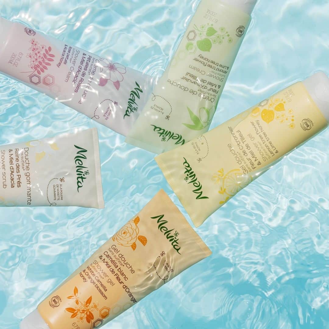 Melvita Officialのインスタグラム：「Des vacances vraiment relaxantes...🌿  Une petite sieste sous l’ombre d’un arbre, une séance de yoga ou un petit moment détente dans la piscine bien fraîche… on a tous besoin de notre petit moment à soi 🌻  Notre moment préféré ? une douche bien fraîche et relaxante en fin de journée avec des gels douches naturels, certifiés bio et gourmands. 😋🛁  Et vous, quelle est votre astuce détente pour les vacances ?  #melvita #naturel #summer #été #vacances #fraîcheur #bienêtre #relax #selfcare #savon #texture #liquide #solide #beach #plage #soleil #fresh」