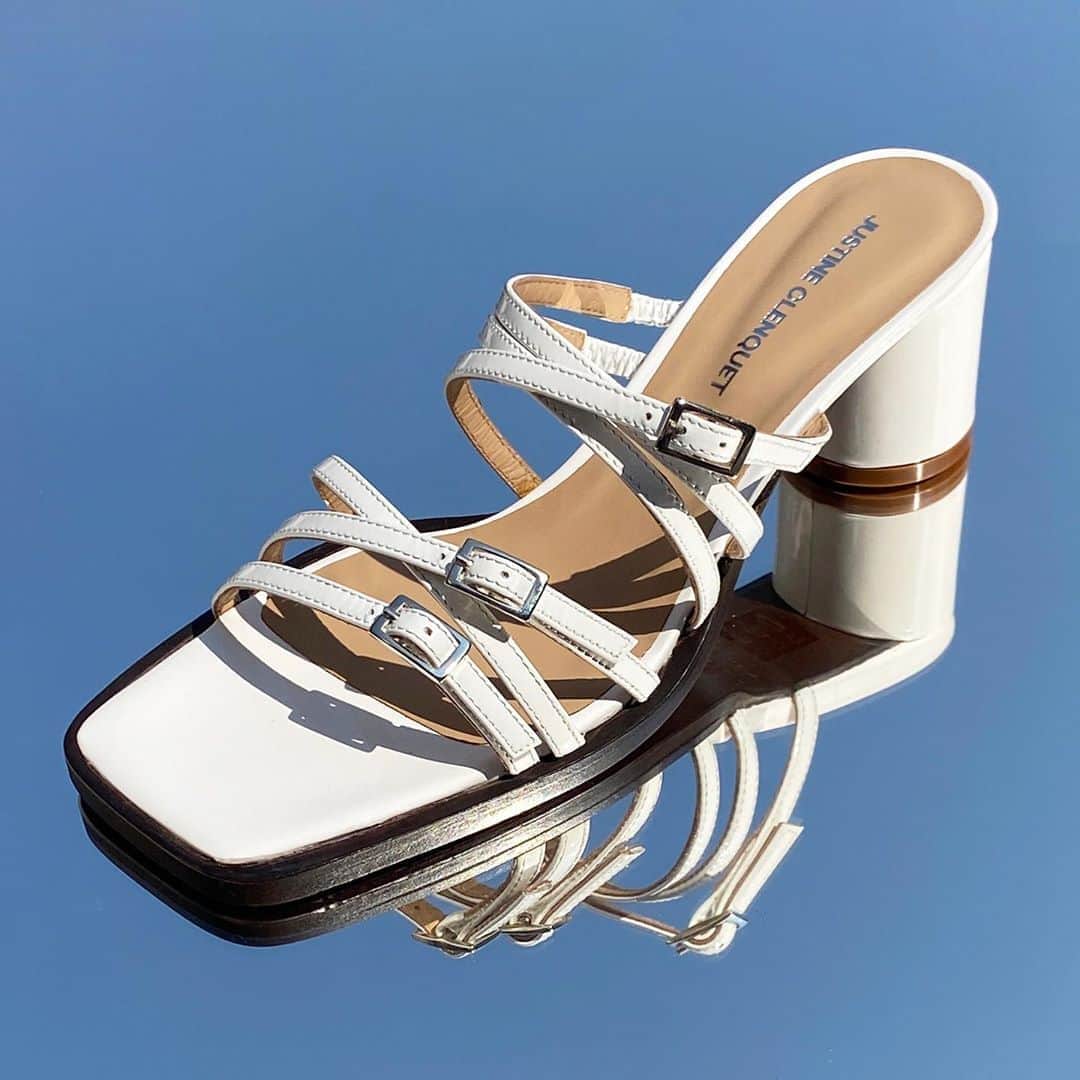 Justine Clenquetさんのインスタグラム写真 - (Justine ClenquetInstagram)「It’s the perfect season to set your feet free by wearing our white sandals!🐚 #justineclenquet」8月15日 16時26分 - justineclenquet