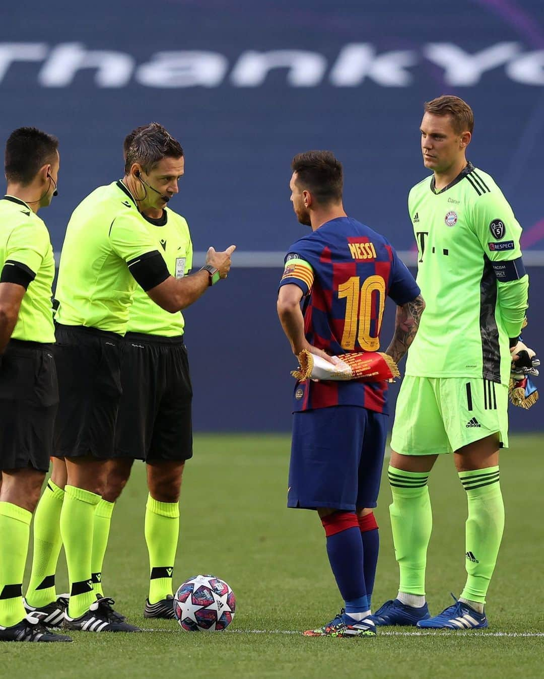 バイエルン・ミュンヘンさんのインスタグラム写真 - (バイエルン・ミュンヘンInstagram)「A night for the history books! 🏆🔥 #MissionLis6on #FCBFCB #UCL __________ #FCBayern #MiaSanMia #packmas #ChampionsLeague #Fußball #football #futbol #Lisbon」8月15日 16時27分 - fcbayern