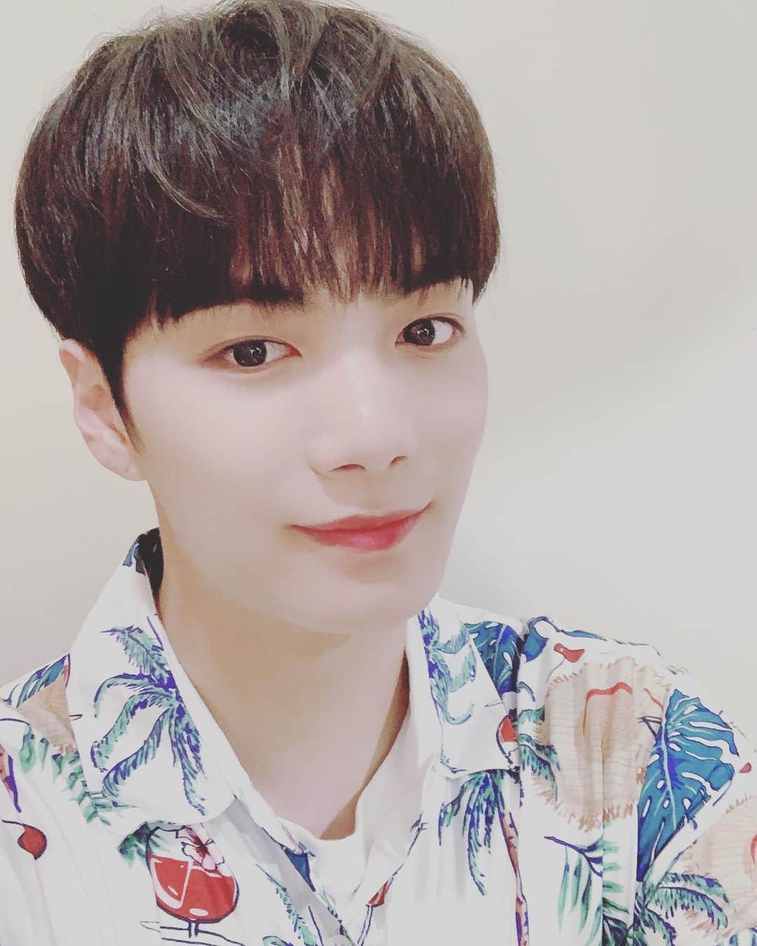 JR のインスタグラム：「오늘도 위플레이 시즌2 저녁 7시 45분! NQQ로 본방사수 해주실거죵? 예이」