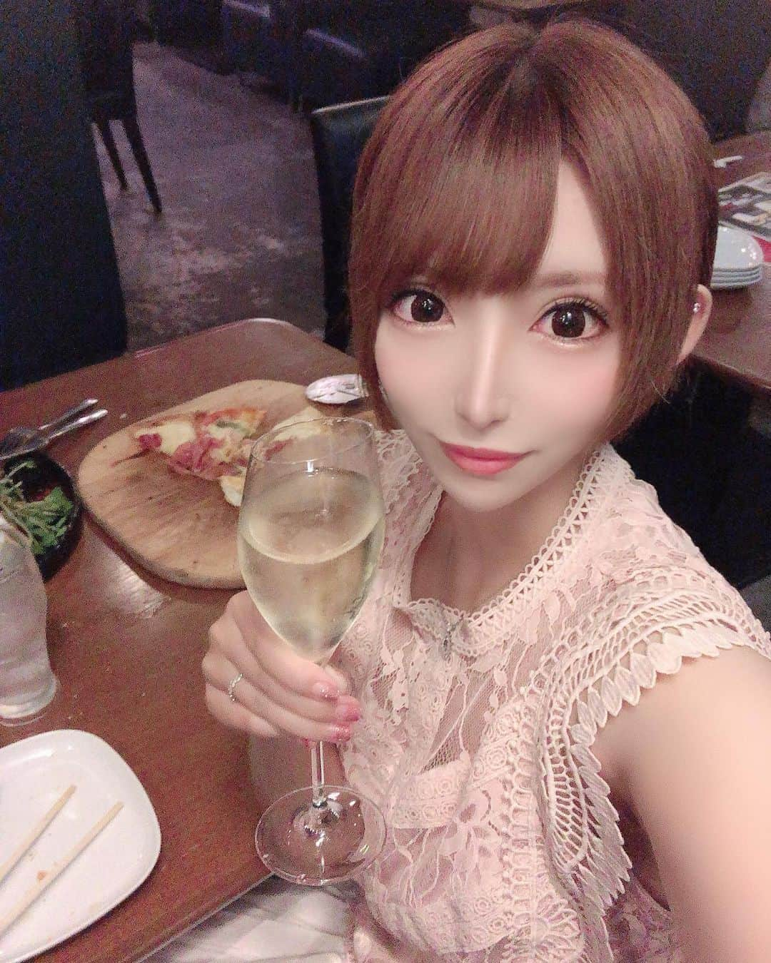 葉月七瀬さんのインスタグラム写真 - (葉月七瀬Instagram)「この前ディナー行った時の🍽💕 イタリアン美味しかった🥰 またワイン飲んだ🍷 . 新しく買ったナチュラルカラコン付けてみた🧚🏻‍♀️ エバーカラーのナチュラルブラウン⭐️ 最近メイクナチュラルだよ☺️💓 #dinner」8月15日 16時38分 - otoha_7s