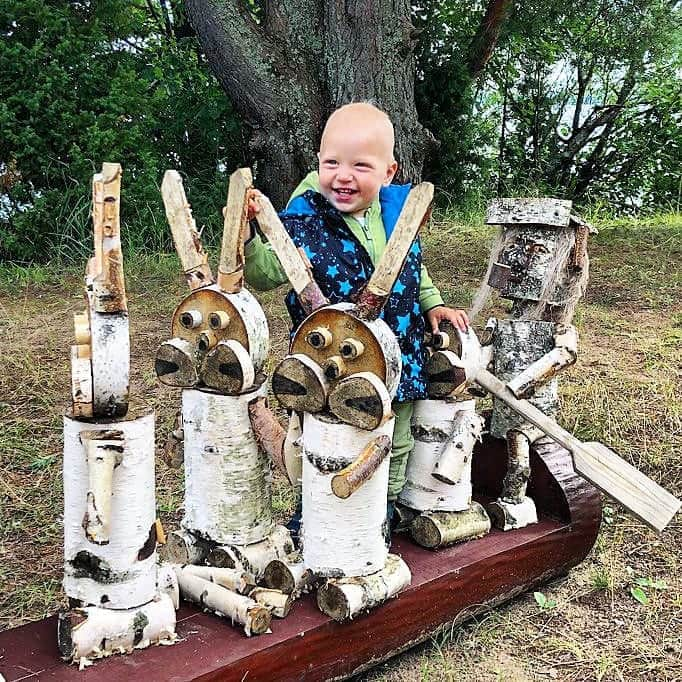 エカテリーナ・ボブロワさんのインスタグラム写真 - (エカテリーナ・ボブロワInstagram)「Всем для поднятия настроения!😄 • Плохое настроение? Сохрани это фото у себя в закладках, потому что оно заряженно позитивом 🤗  А ещё лучше - поставьте лайк и придумайте название к фото🤔 Думаю, будет весело 😅 #сын #фото #позитив #зайцы #дедмазай」8月15日 16時56分 - ekaterinabobrova