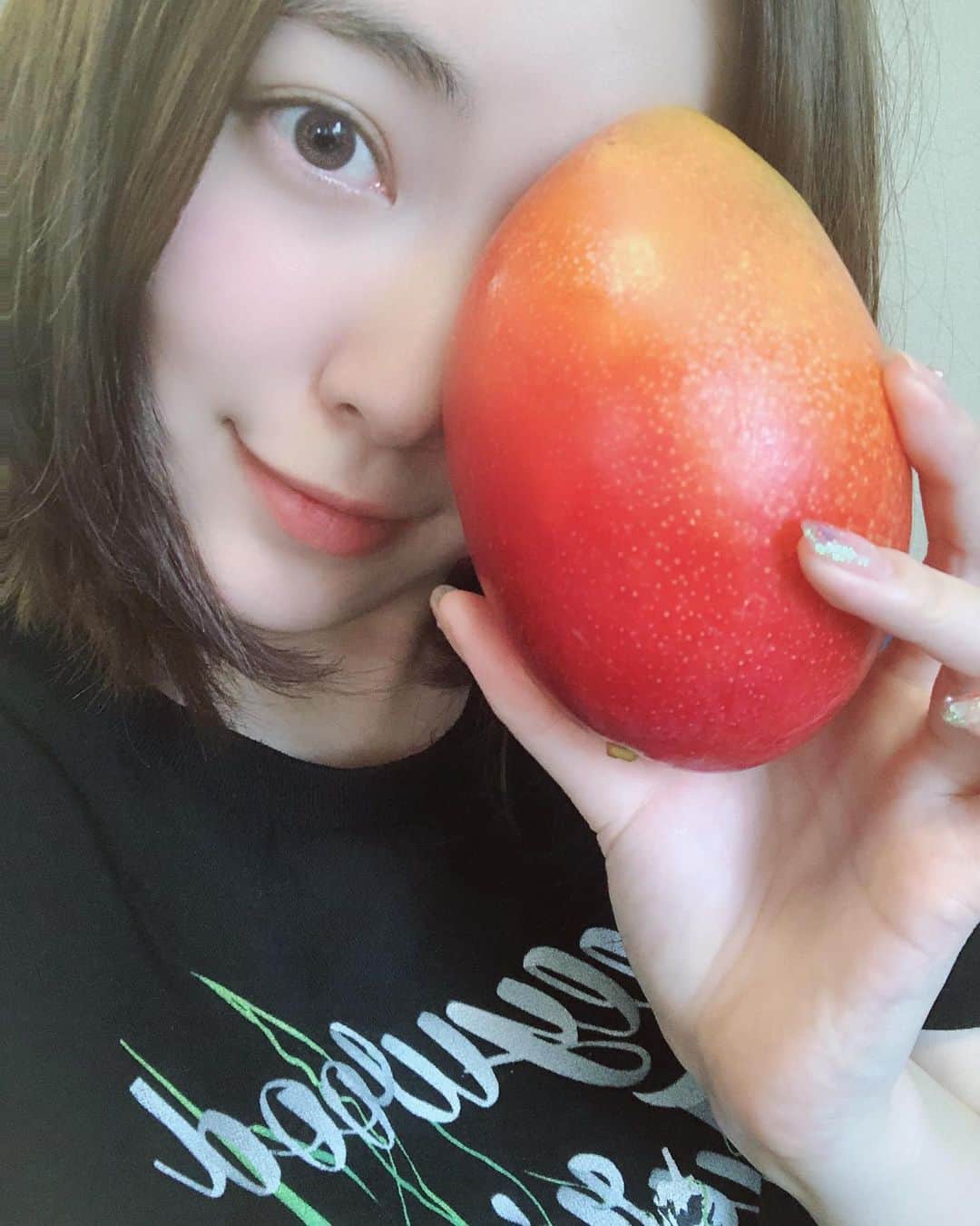松井珠理奈さんのインスタグラム写真 - (松井珠理奈Instagram)「大喜利大会💓 「私（僕）って意外に○○です！」  #面白いコメントにいいね押しちゃうよん #意外にマンゴー #夏 #マンゴー #フルーツ #mango  #fruit  #summer #photooftheday  #ske48  #🥭」8月15日 16時56分 - jurinamatsui3