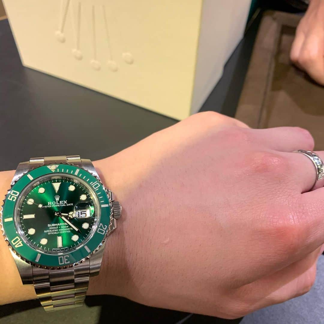 スパガのインスタグラム：「お時計買ったZE  #rolex #エルフカラー」