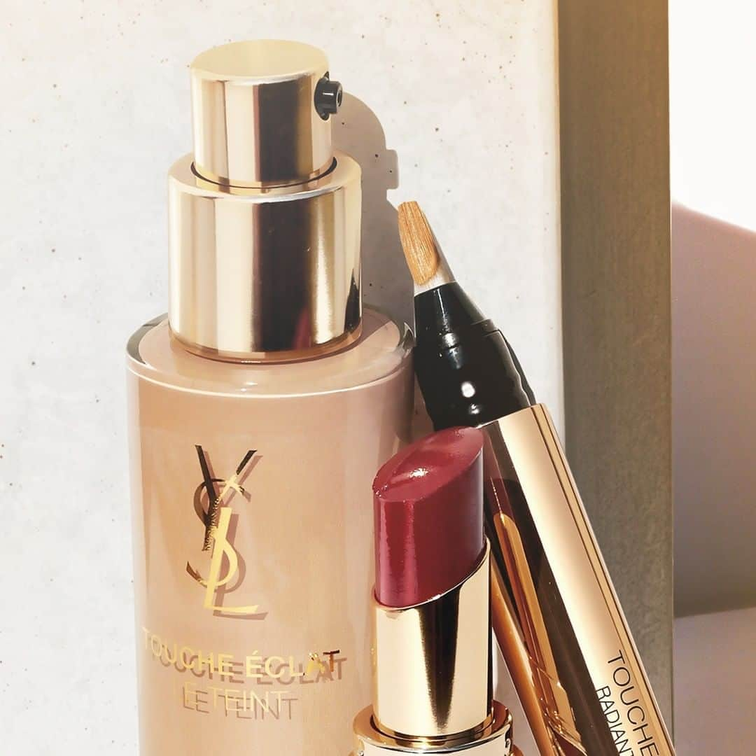 Yves Saint Laurent Beautyさんのインスタグラム写真 - (Yves Saint Laurent BeautyInstagram)「Get ready to glow, glow, glow with the key staples for hydrated and natural-look skin. TOUCHE ÉCLAT LE TEINT in B30 TOUCHE ÉCLAT LE STYLO in 4 CAFÉ LUMIÈRE  ROUGE VOLUPTÉ SHINE LIPSTICK in N°57 ROUGE SPENCER #yslbeauty #toucheeclat #lestylo #rougevolupteshine」8月15日 16時58分 - yslbeauty