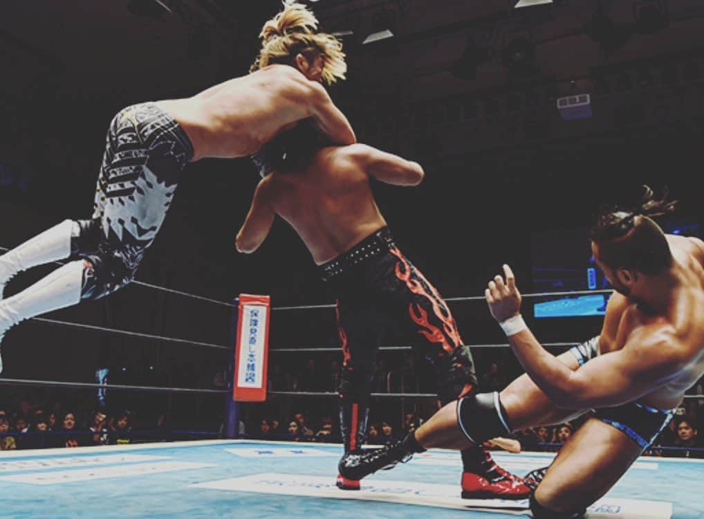 トーア・ヘナーレさんのインスタグラム写真 - (トーア・ヘナーレInstagram)「水面蹴り💦🌊🦈   #NJPW #HENARE #KICK #SWEEP #HENARACE #MUSCLE #WRESTLING #NJPWWORLD #NJPWGLOBAL #PURORESU」8月15日 16時59分 - henarenz