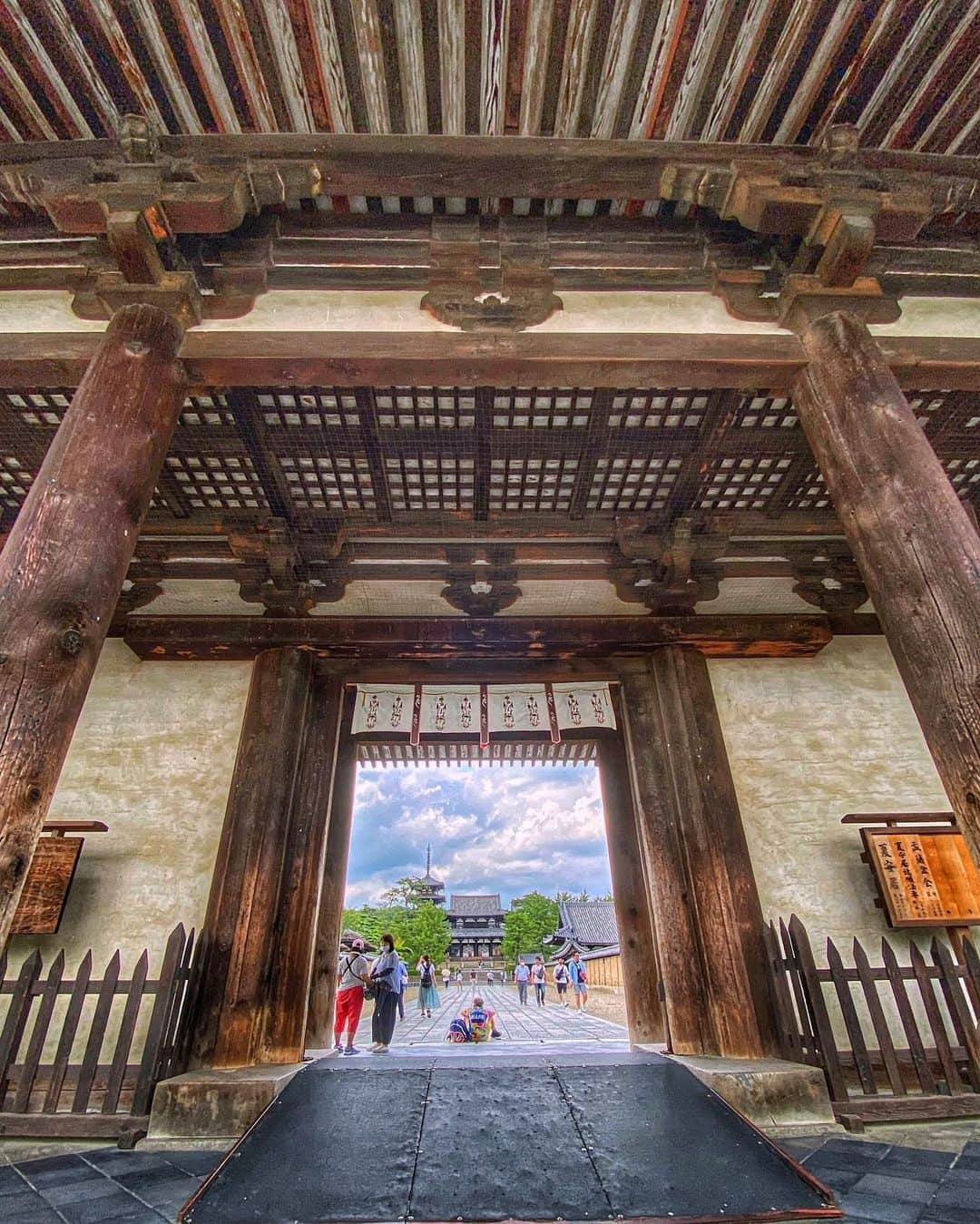 hama_aki_pppさんのインスタグラム写真 - (hama_aki_pppInstagram)「奈良県生駒郡#法隆寺 (スライドして下さい)  Location Nara Japan (Swipe)    2020.8.2       #神社仏閣　 #寺院仏閣　 #美しい日本　 #日本庭園  #わたしは奈良派 #奈良県景観資産  #寺社仏閣巡り  #こころから  #タビジェニ　 #日本ツアーズ　 #japan_daytime_view  #japan_bestpic_  #top_favorite_shots  #japan_vacations  #deaf_bestshot_japan  #beautiful_kansai #worldbestshot  #japanesetemple  #japanesegarden  #loves_united_japan  #jalan_travel  #muhtesemyerler_  #deaf_b_j_」8月15日 17時00分 - hama_aki_ppp