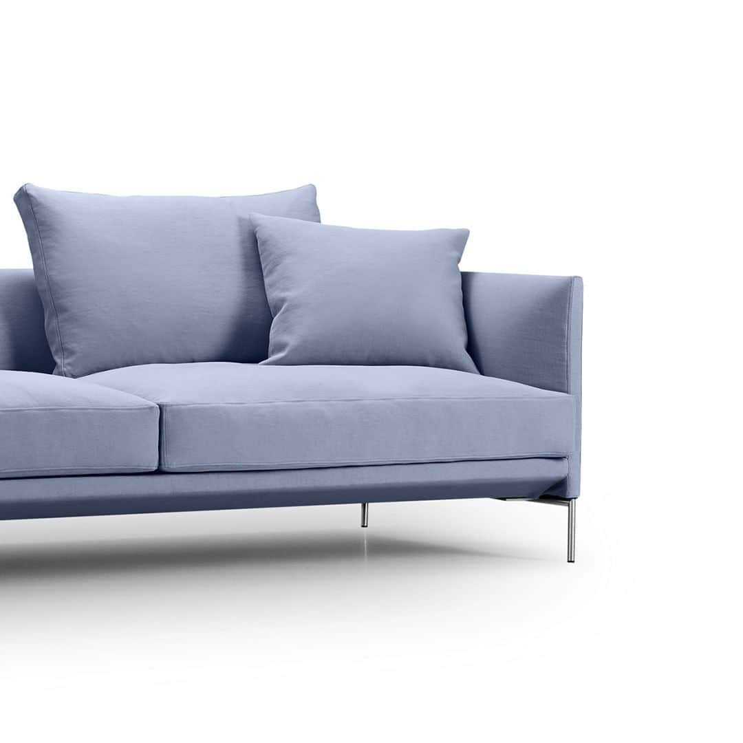 eilersenのインスタグラム：「Session has a fixed back, and the two loose back cushions can be moved around at pleasure. ⁠ ⁠•⁠ ⁠•⁠ ⁠•⁠ #eilersen #eilersenfurniture #myeilersen #session #interiordesign #homedecor #sofa #danishdesign #inredning #finahem #interiorlovers #interiordesign #modernliving #minimalism #nordiskehjem #nordicinspiration #nordicliving #craftsmanship #luxurylifestyle #boligindretning #designinterior #livingroominspo #boliginspiration #softminimalism #hemindredning #schönerwohnen #nordicminimalism」
