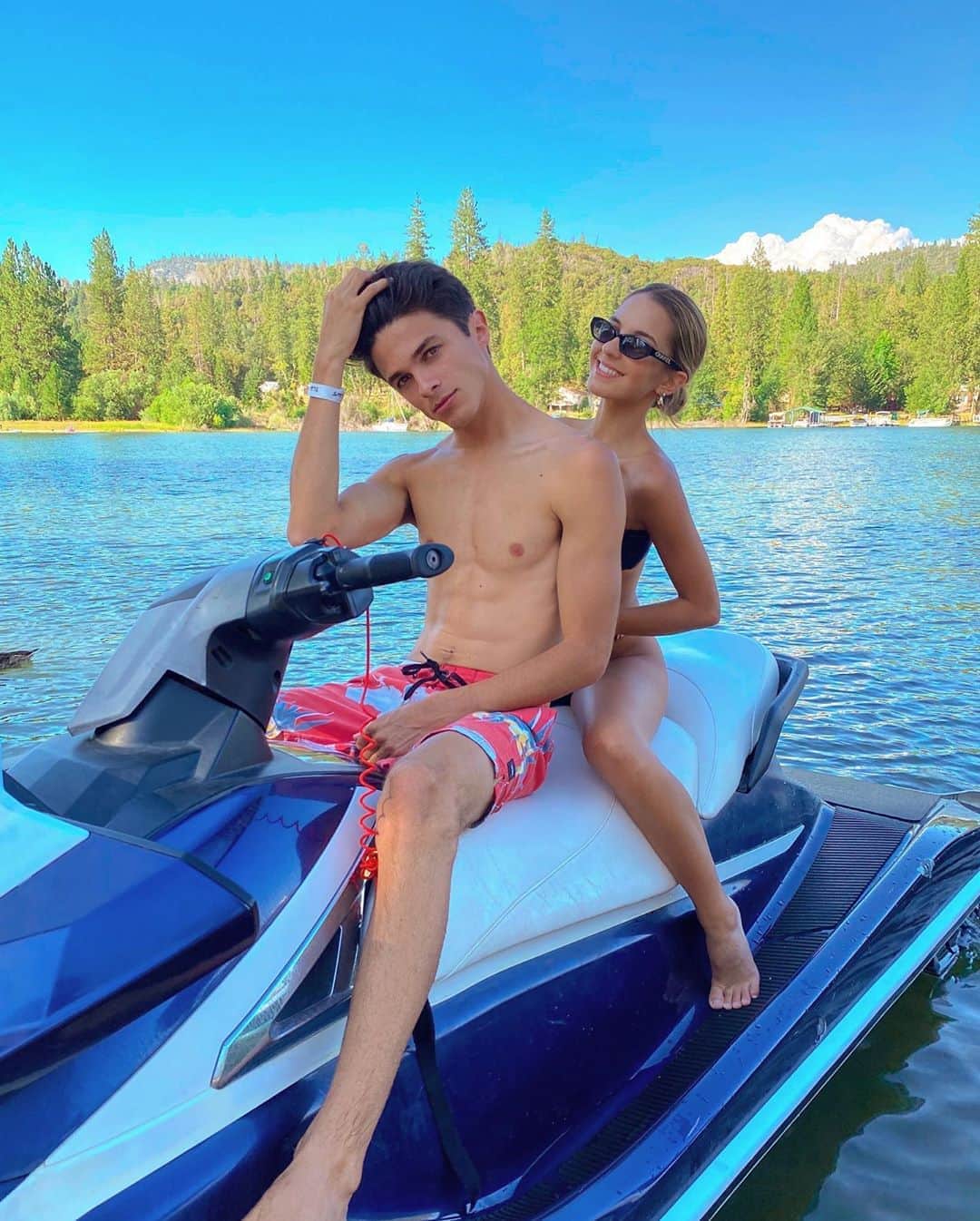 Brent Riveraのインスタグラム：「Vacation vibes😊☀️ Comment where you’re from :)」