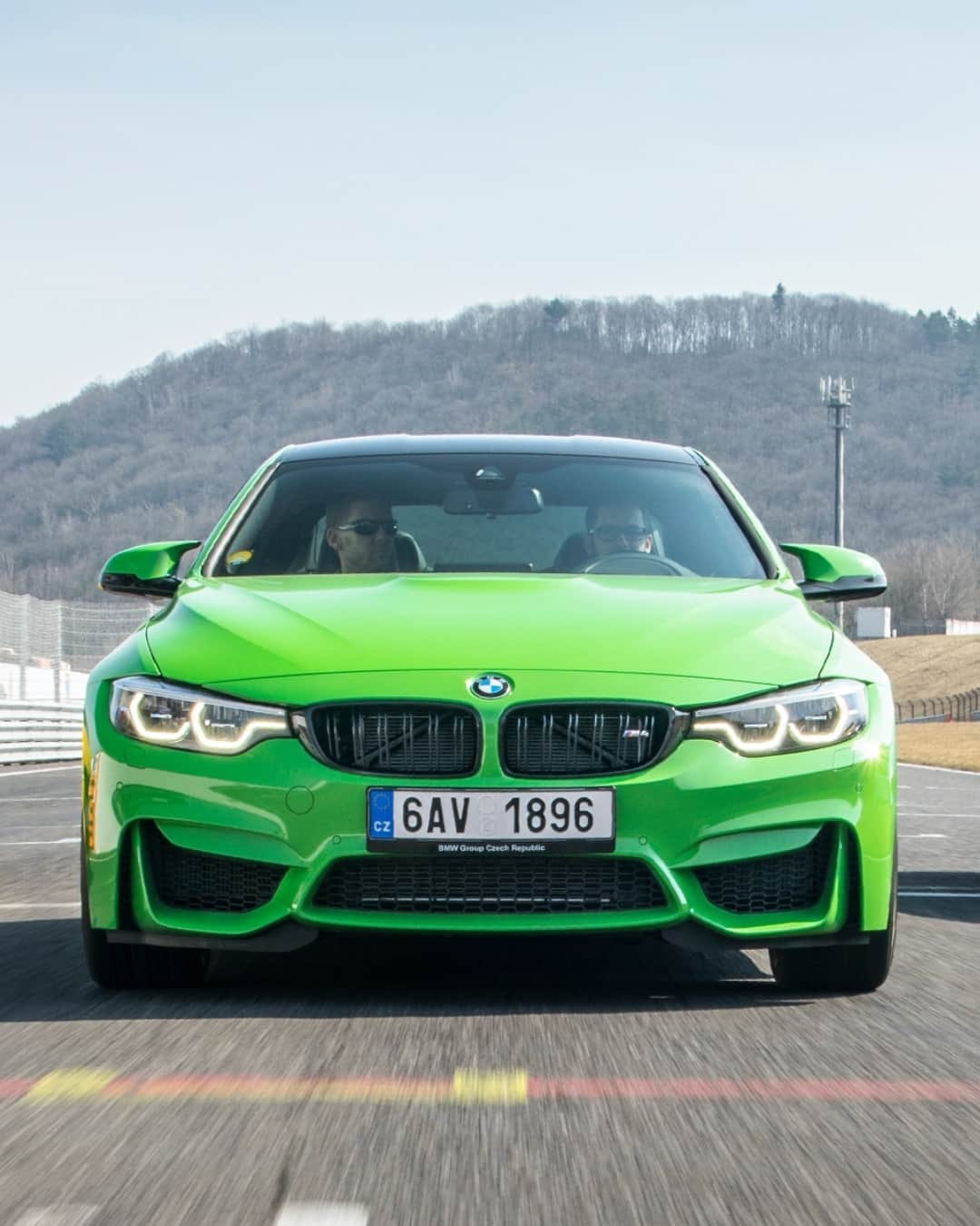 BMWのインスタグラム：「Green for glorious moments. The BMW M4.  #TheM4 #BMW #M4 @BMWM  __ BMW M4 Coupé with Competition Package: Fuel consumption in l/100 km (combined): 10.0 [9.3]. CO2 emissions in g/km (combined): 227 [213]. Further information: www.bmw.com/disclaimer.  	 The figures in brackets refer to the vehicle with seven-speed M double-clutch transmission with Drivelogic.」