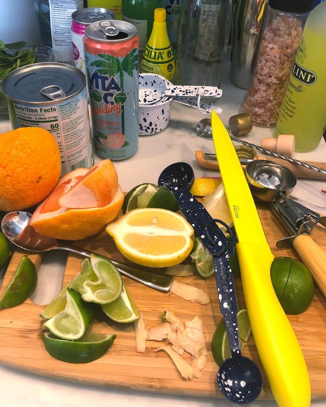 Vita Coco Coconut Waterのインスタグラム：「A little citrus, and a little more citrus, and a splash of coconut.  Cocktail making got a little citrusy and a little messy.」
