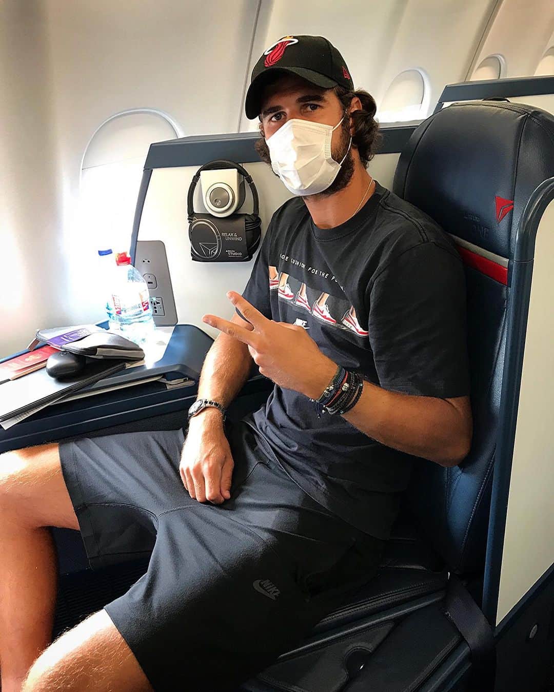 カレン・ハチャノフのインスタグラム：「✈️🔜NY🇺🇸🗽✌🏻#AmericanTour @cincytennis @usopen」