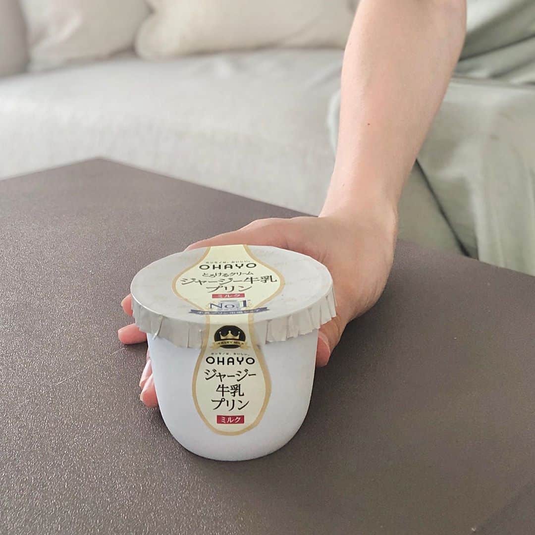 佐々木あさひさんのインスタグラム写真 - (佐々木あさひInstagram)「大好きなジャージー牛乳プリンでひと休み🐮コンビニで売っているスイーツとは思えないくらいのなめらかさとコクがあって、とろーんととろける感じが本当に大好きで定期的に食べてる。 私のプチ贅沢😋✨  #ジャージー牛乳プリン #オハヨー乳業 #おうち時間 #癒し #chill #PR」8月15日 17時26分 - asahisasaki