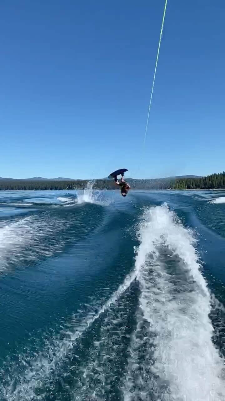 ジェイコブ・ダルトンのインスタグラム：「Maybe one day I’ll ride it out 😂 can’t wait for our Shasta trip again 🤘🏼 🌊」