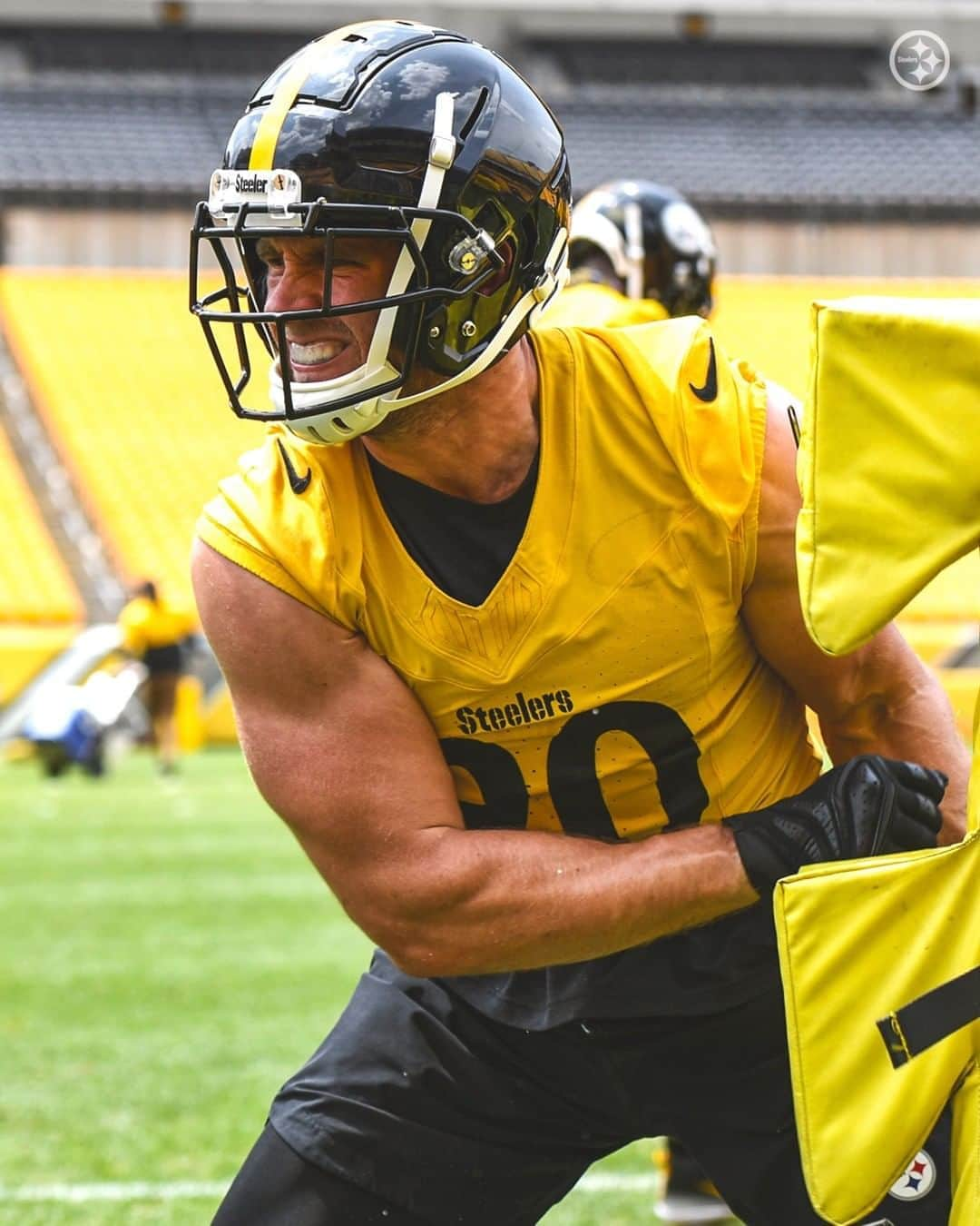 ピッツバーグ・スティーラーズさんのインスタグラム写真 - (ピッツバーグ・スティーラーズInstagram)「Turned it up a notch 🎚 #SteelersCamp」8月16日 3時22分 - steelers