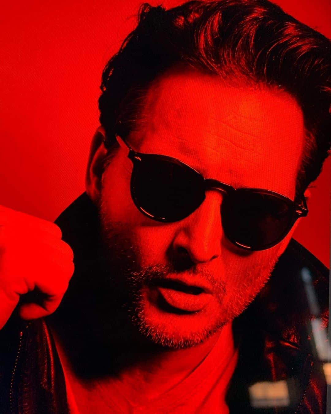 ピーター・ファシネリのインスタグラム：「New @hauteliving Interview. Click on the link in my bio. #TheVanished opens this coming Friday Aug21 in limited theaters and All VOD platforms. Check out the article for more info. Excited for you all to see #TheVanished.  📷: @stormshoots   @hauteliving @laurainwonderland_ @stormshoots @styldbyfranzy @angiemikaelian @marquepr」