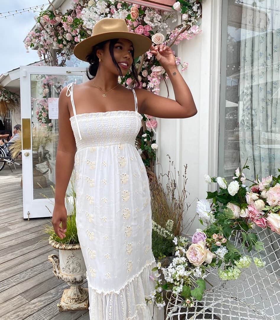 ブルーライフのインスタグラム：「Saturday, we’re in love 😍✨ stunner @xoxcaam in the summer breeze maxi #shopplanetblue」