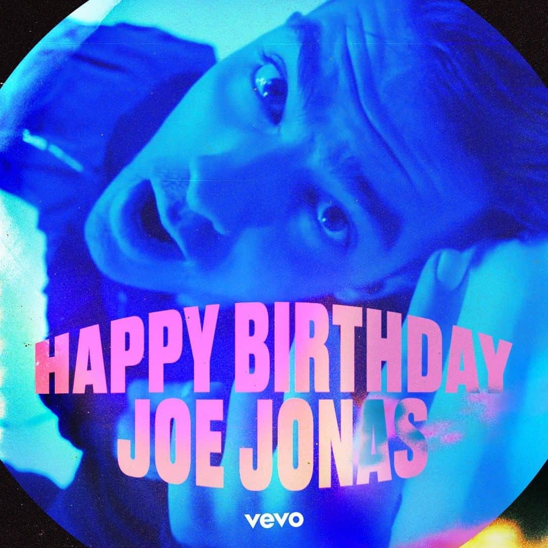 Vevoさんのインスタグラム写真 - (VevoInstagram)「Happy national @joejonas day! 🥳✨ We're celebrating the talented Jo Bro on his bday by looking back at all his hits. Check out the playlist & let us know which video is your favorite. 🔊 ⠀⠀⠀⠀⠀⠀⠀⠀⠀ ▶️[Link in bio] #JoeJonas」8月16日 4時00分 - vevo