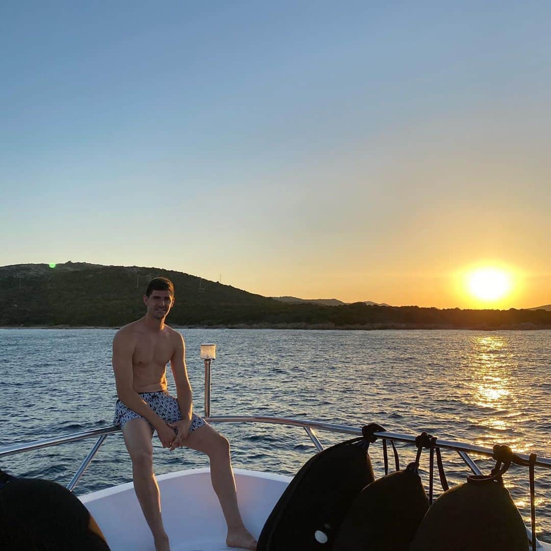 ティボ・クルトゥワのインスタグラム：「About yesterday 😍 #portocervo 🇮🇹」