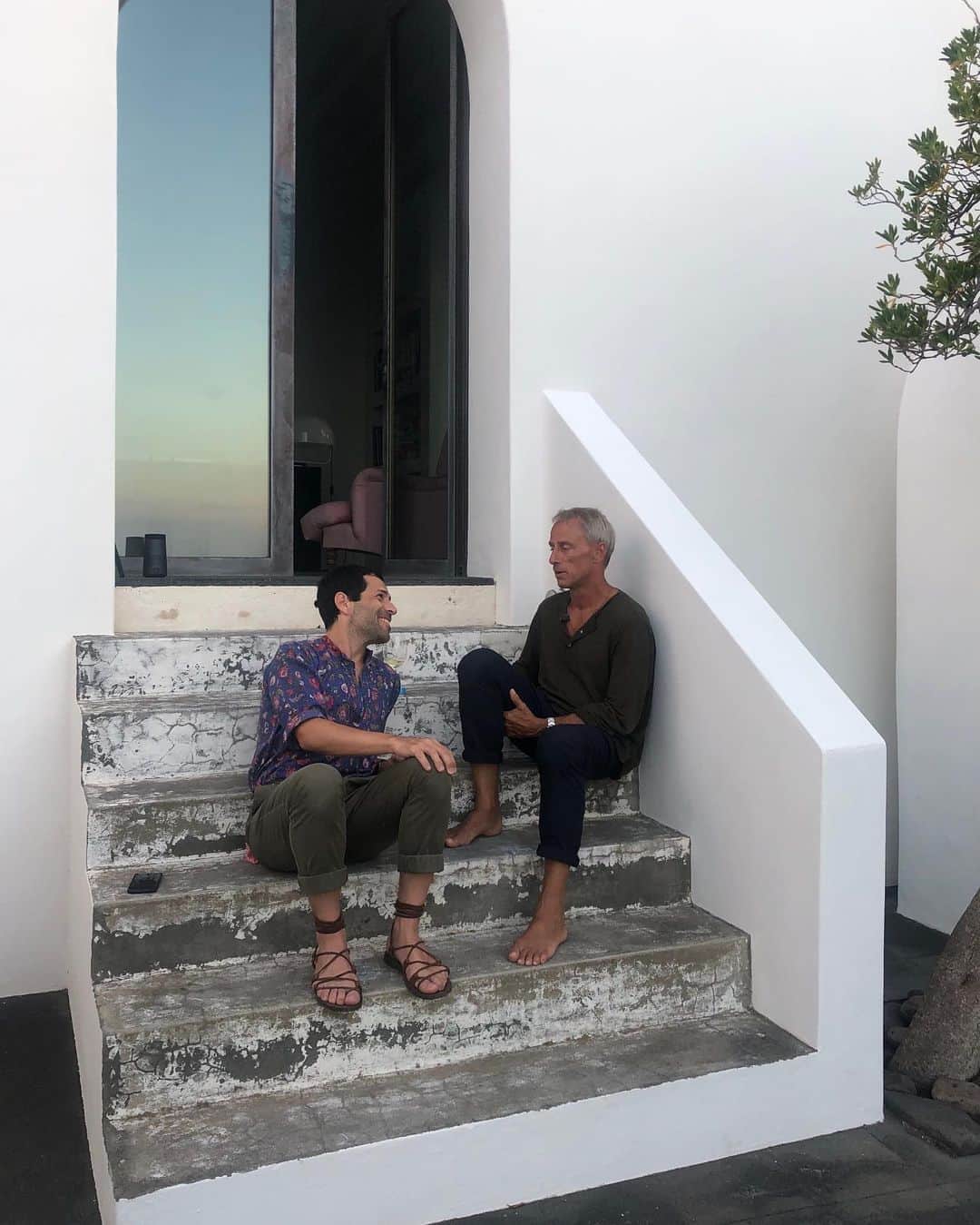 アレクシマビーユのインスタグラム：「Enjoying Stromboli @martinhatebur @handschinpeter peacefull & lovely time @alexismabille #stromboli #aperotime #seaside #friends #vacation #happytime #summertime」