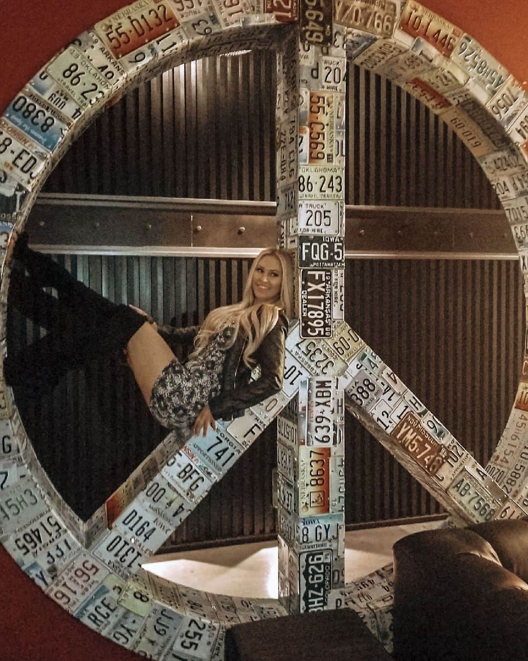 Kindly Myersのインスタグラム：「☮️ ✌🏼 ☮️」