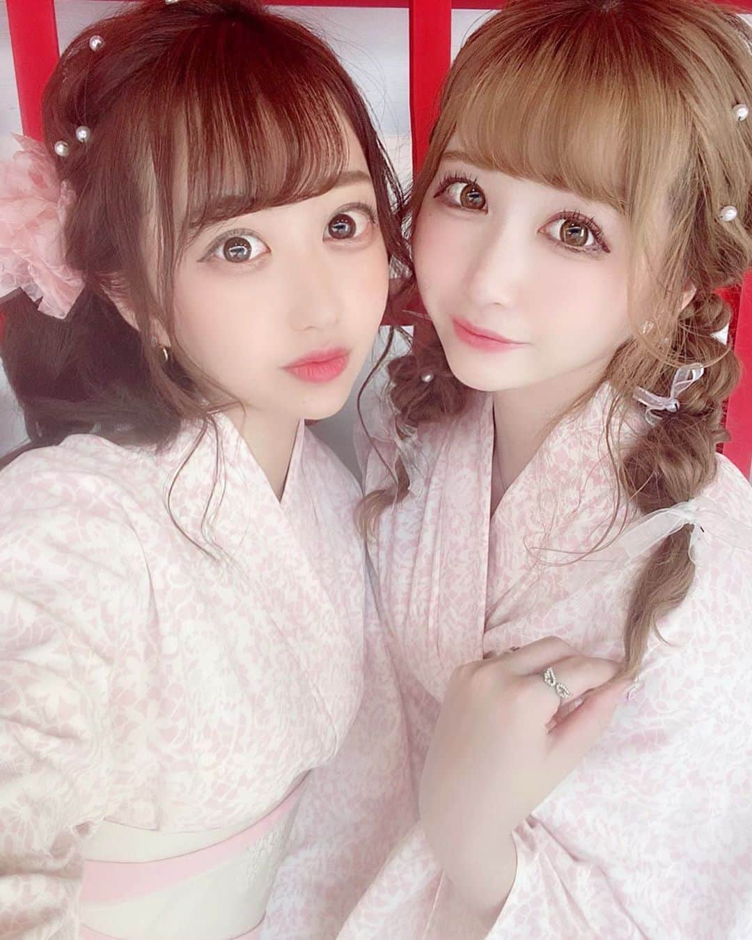 のインスタグラム：「みーみちゃんと浴衣双子した🍒 * * #双子 #おそろい #仲良し #ツインズ  #レトロ着物 #着物レンタル  #浅草着物レンタル #浅草 #浴衣 #浴衣ヘアアレンジ #浴衣ヘア #浴衣女子 #浴衣レンタル #アイドル #メイド #コンカフェ #自撮り #自撮り女子 #美男美女と繋がりたい #セルカ #透明感メイク #asakusa #yukata #kimonogirl #japanesegirl #japaneseculture #japan_of_insta #followforfollowback #フォローミー #いいね返し」