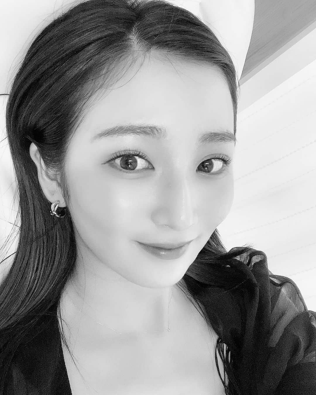 小磯陽香のインスタグラム：「本日もフェイシャルとホワイトニングありがとうございました👼🏻💕  お肌がだんだん良くなってきたぁ🔥🔥」