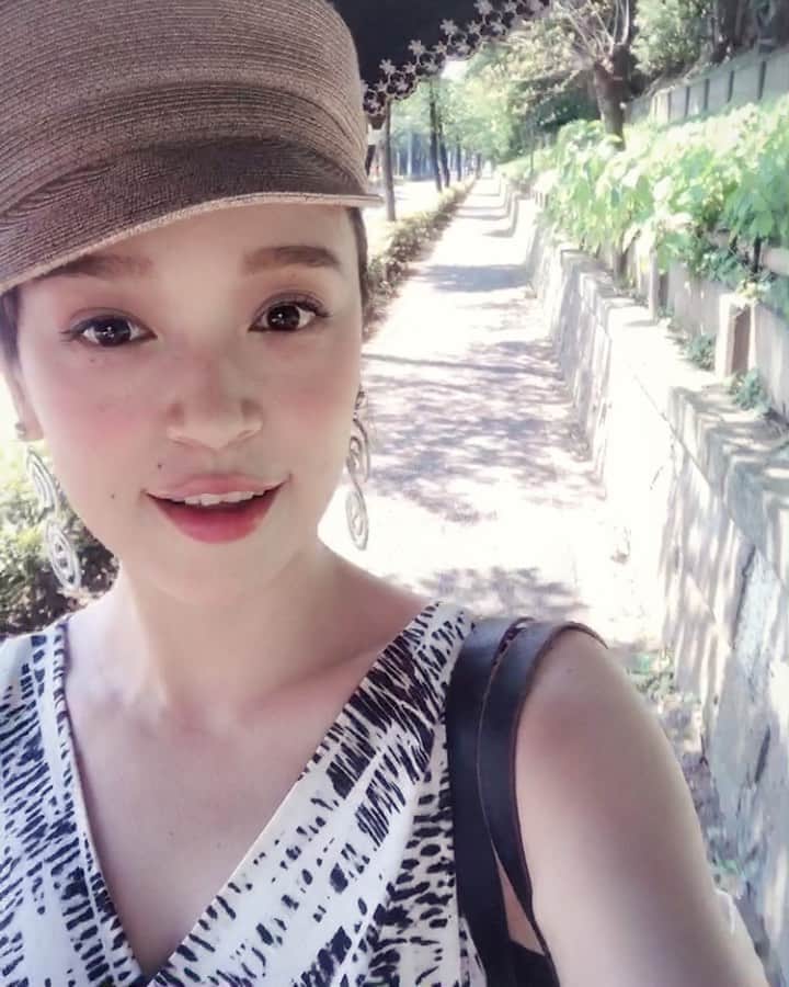 Soweluのインスタグラム：「セミの声好きだなぁ 日本の夏を感じれる音 音声ONでぜひご覧ください🎐  しかし暑いな おいっ  みな様どうかお体気をつけてくださいませ🙏  It’s melting hot this summer... Please take care everyone!!!  知らぬまに髪のびたわ〜 I Need a Hair cut💈🙄 ・ ・ #toohot  #summer #japan #2020 #pleasetakecare #needhaircut」