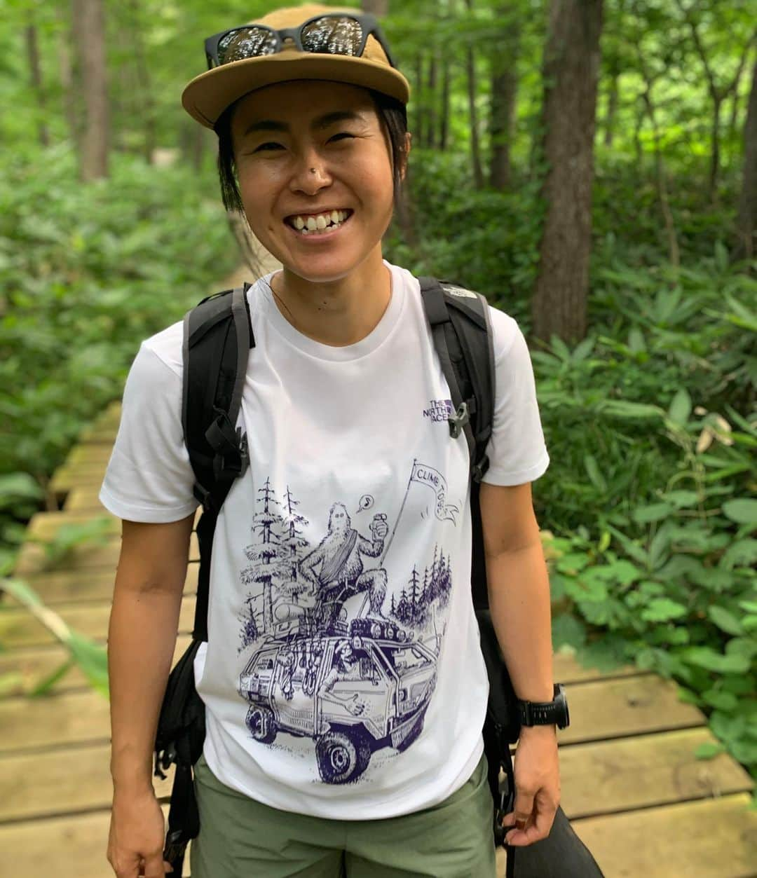 小野塚彩那のインスタグラム：「#tnf_climbtogether  pt.2 . . 昨日のストーリーに上げたTシャツをさっそく♪  共に乗り越えよう🤜🤛. . 詳細は.  https://www.goldwin.co.jp/tnf/special/climbtogether/ . . .  . #Repost @thenorthfacejp with @get_repost ・・・ 【クライミングジム応援チャリティキャンペーン  「#TNF CLIMB TOGETHER（共に登っていこう！）」 第二回　開始のお知らせ】﻿ ﻿ 新型コロナウイルス感染症拡⼤の影響によって苦境を強いられているクライミングジムを応援するチャリティキャンペーンの第2回がスタート。  キャンペーン開始と同時に大きな反響をいただきました「#TNF_CLIMBTOGETHER」は、当初予定していた販売枚数を完売し、６月末をもって終了とさせていただきました。 ご賛同くださった皆様には厚く御礼申し上げます。  キャンペーン終了後もチャリティ継続を希望する声が数多く寄せられました。 そこで、弊社では、クライミングジムの存続のためにチャリティに参加を希望される方々のご厚意にお応えできるよう、新たなアートワークでTシャツを作成、再度販売を開始することに致しました。﻿   ﻿みなさまが購入してくれたTシャツの代金はクライミングカルチャーを育んできたクライミングジムへ届けられ、いつかまたみんなで共に登る日へとつながっていきます。  ﻿※収益はTHE NORTH FACEと関わりの深いクライミングジム(THE NORTH FACE CUP 2020会場)にチャリティとして寄贈します。  ※Tシャツの販売期間は2020年8月14日からスタートし、予定枚数に達し次第終了とさせていただきます。  #ザノースフェイス #クライミング #チャリティーキャンペーン #climbing #tnf_climbtogether」