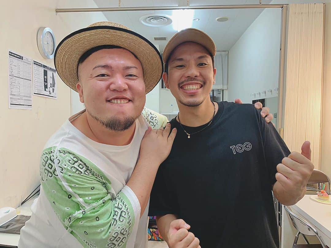 HIPPYのインスタグラム：「2020年8月15日　 節目となる地元ホールライブ  今日という日は 特別な夜になる予定でしたが  延期になり この状況だからこそ生まれたご縁 紡いだ言葉、メロディーが ［dear DREAMER］  週間 USEN HIT J-POPランキング 10位　  みんなと遊ぶ日が心底楽しみです！ 乗り越えよう  https://www.youtube.com/watch?v=ke35QeQx3nQ」