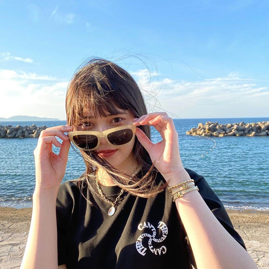 松岡花佳のインスタグラム：「今年1のお気に入りTシャツ〜〜🖤 #87コーデ」