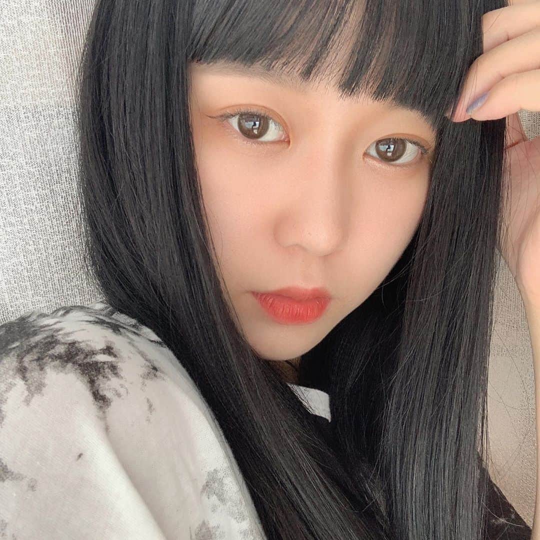 のインスタグラム：「ダイアン ミラクルユーからシャインシャインが新登場して使ってみた🧴﻿ ﻿ 髪全体をまとまりやすくツヤのある髪に補修してくれる﻿ ”プリズムリペア処方”だからロングの私には嬉しすぎる🤦🏻‍♀️❤️﻿ ﻿ 本当にツヤツヤになるし匂いがめっちゃすき！﻿ ﻿ tiktokで#ミラクルユーチャレンジ 投稿もしてるからみてね！🚀✨﻿ ﻿ ﻿ #ダイアン﻿ #モイストダイアン﻿ #パーフェクトビューティー﻿ #ミラクルユー﻿ #シャインシャイン﻿ #プリズムリペア﻿ #ツヤ髪﻿ #sponsored﻿」