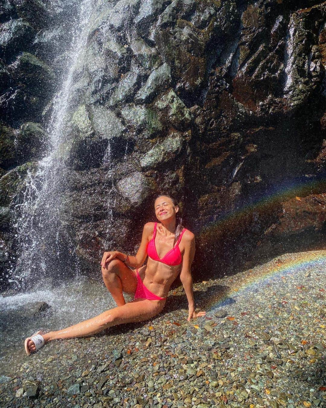 藤井アルダのインスタグラム：「SUMMER🌈  #camping  #lifeisgood  #mivida  #bikinilife」