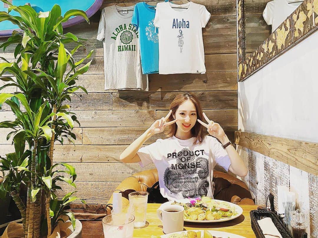 凰羽みらいのインスタグラム：「最高に楽しすぎてポーズおかしい😂 . おまみ、ありがとう🚘❤︎ #ドライブ」